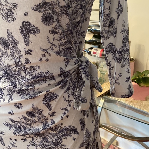 Floral and butterflies dress - Picture 3 of 8